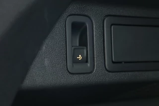 Volkswagen Tiguan Volkswagen Tiguan 1.5 TSI / 2x R-Line / Black Style / Virtual Cockpit / Camera / Matrix LED / Trekhaak / 19