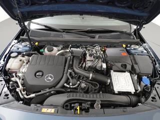 Mercedes-Benz A-Klasse Mercedes-Benz A-Klasse 250e AMG // Panoramadak // Memory // Trekhaak // Keyless // Carplay // Sfeerverlichting // MultiBeam LED // Night Pakket // Augmented Reality - afbeelding nr 8