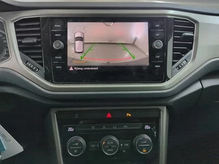 Volkswagen T-Roc - Navigatie - Camera - LM velgen - Parkeersensoren v+a - Trekhaak - 12 maanden garantie - afbeelding nr 8