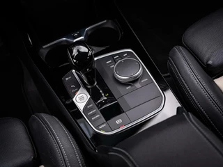 BMW 1 Serie BMW 1-serie 120i|PANO|H&K|M-PAKKET|KUIPSTOELEN|CAMERA|19'' - afbeelding nr 21