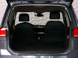 Volkswagen Touran Volkswagen Touran 1.5 TSI 150PK 7P CARPLAY NAVI CAMERA LED ELEK.KLEP VIR.COCKPIT DODE.HOEK DET. STOELVERW KEYLESS 7P 7PERS 11/2024 