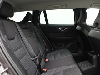 Volvo V60 Volvo V60 T6 PLUG-IN HYBRID ESSENTIAL EDITION 19INCH GETINT GLAS STOELVERW - afbeelding nr 31