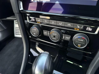 Volkswagen Golf Volkswagen Golf 1.0 TSI Sound 110pk DSG ACC Navi CarPlay Stlvw PDC - afbeelding nr 16