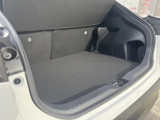 Toyota Yaris Cross Parkeersensoren V+A, Dodehoeksensor, Navigatie , All-in Rijklaarprijs - afbeelding nr 17
