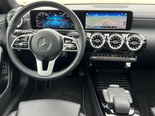 Mercedes-Benz CLA Navigatie Trekhaak Panoramadak Elek. Stoelen Leer Stoelverwarming DAB Keyless Getint Glas  NL Auto BTW - afbeelding nr 10