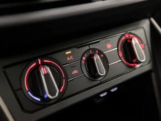 Volkswagen Polo Volkswagen Polo 1.0 TSI Sportline Automaat (APPLE CARPLAY, PARKEERSENSOREN, LM VELGEN, GETINT GLAS, SPORTSTOELEN, ADAPTIVE CRUISE, PARKEERSENSOREN, NIEUWSTAAT) - afbeelding nr 9