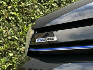 Volkswagen Golf Sportsvan Volkswagen Golf Sportsvan 1.0 TSI Connected Series, NL AUTO, NAP, ECC-AIRCO, NAVI, DODEHOEK, CRUISE, CAMERA, PARKEERSENSOREN, TREKHAAK, LICHTMETAAL 16