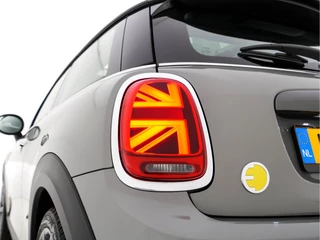 MINI Electric (INCL-BTW) Aut. *PANO | FULL-LEATHER | HEAD-UP | FULL-LED | HARMAN/KARDON-SOUND | KEYLESS | CAMERA | SPORT-SEATS | NAVI-FULLMAP | HEATED-SEATS | AMBIENT-LIGHT | DAB | DIGI-COCKPIT | 17