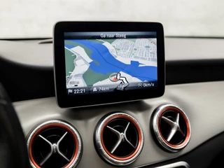 Mercedes-Benz CLA Automaat (SCHUIFDAK, APPLE CARPLAY, GROOT NAVI, LEDER/ALCANTARA, CAMERA, SPORTSTOELEN, STOELVERWARMING, KEYLESS, CRUISE, ZWART HEMEL, NIEUWSTAAT) - afbeelding nr 9