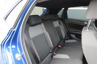 Volkswagen Polo Volkswagen Polo 1.0 TSI 95pk 2x R-Line , Virtual cockpit, Panorama schuifdak , Led , Navi , Carplay . LMV PDC etc. . - afbeelding nr 28