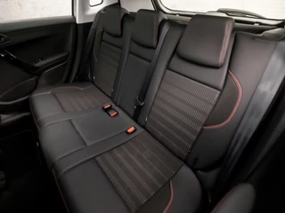 Peugeot 2008 Automaat (PANORAMADAK, APPLE CARPLAY, NAVIGATIE, CLIMATE, STOELVERWARMING, LEDER, SPORTSTOELEN, GETINT GLAS, CRUISE, LM VELGEN, NIEUWSTAAT) - afbeelding nr 16