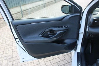 Toyota Yaris Toyota Yaris 1.5 Hybrid Executive | Panoramadak | JBL Sound | Trekhaak | Head Up | 17 Inch | Stuurverwarming. - afbeelding nr 55
