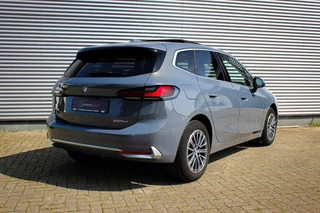BMW 2 Serie BMW 2-serie Active Tourer 225e xDrive Luxury Line // Copper Grey Metallic - Elek. Panoramadak - Harman Kardon - Houtafwerking - Sensatec - Camera - Stoelverwarming - afbeelding nr 3
