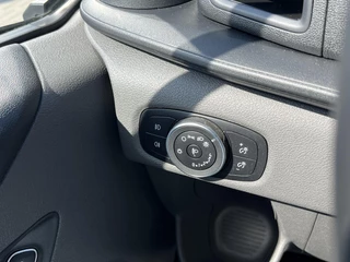 Ford Transit Custom Ford Transit Custom 280 2.0 TDCI L1H1 Trend Automaat Zuid | 8 inch scherm | Stoelverwarming | Trekhaak  | Achteruitrijcamera - afbeelding nr 26