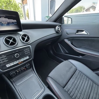 Mercedes-Benz GLA Mercedes-Benz GLA *trekhaak, pano dak* 180 AMG - afbeelding nr 17