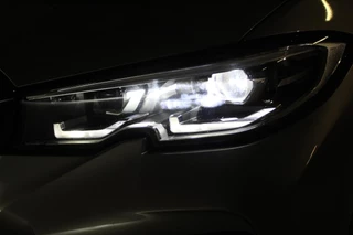 BMW 3 Serie BMW 3-serie Touring 320i M-Sport/Pano/Camera/NL auto/184pk - afbeelding nr 26