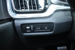 Volvo V60 Volvo V60 2.0 T6 340PK RECHARGE AWD R-DESIGN **NIEUWSTAAT!** | ELEKTRISCH BEDIENBARE VOORSTOELEN MET GEHEUGEN OP BESTUURDERSSTOEL | 18
