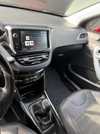 Peugeot 2008 Peugeot 2008 1.2 PureTech Allure - afbeelding nr 38