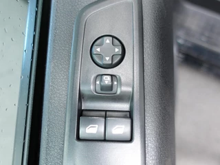 Opel Vivaro-e Opel Vivaro-e Combi L2H1 75 kWh e-Zafira 8 persoons  Navigatie Airco Dab  Camera 360  Cruise control  Dab  Lichtmetalen velgen Stoelverwarming - afbeelding nr 9