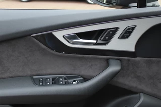 Audi SQ7 Audi SQ7 4.0 TDI quattro GRIJS KENTEKEN / Trekhaak / Panoramadak / 360Camera / Head-up / 23'' / Luchtvering / Keyless / Bose / Dodehoek / DAB / Apple CarPlay / Nachtzicht / Matrix LED / ACC / Stoelverwarming - afbeelding nr 42