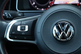 Volkswagen Golf Volkswagen Golf 7.5 GTI Performance / Vol Opties! / 245PK! / DSG / ACC / Pano / DynAudio / Virtual Cockpit / Navi / 19