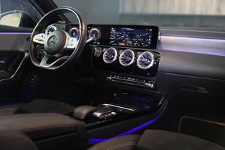 Mercedes-Benz A-Klasse Mercedes-Benz A-klasse 250 e AMG 45 Look / AUT / Digital Cockpit / Cruise Control / Sfeerverlichting / Camera / Pano / 19 Inch - afbeelding nr 6
