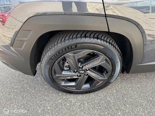 Hyundai Tucson Hyundai Tucson 1.6 T MHEV BlackLine 4WD Automaat , Trekhaak 1.650kg Trekgewicht ,  Panorama Dak , Stoel & Stuur verwarming ,  Navigatie & Camera , Parkeerhulp voor & achter, Keyless entry , Electr Achter klep , IQ telefoonlader - afbeelding nr 6
