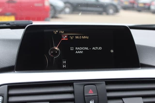 BMW 3 Serie BMW 3 Serie 330e Centennial Exe. M Sport / Schuifdak / Alcantara / 18'' / Navigatie / Parkeerhulp achter / Cruise Control - afbeelding nr 21