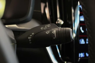 Volvo V60 Volvo V60 2.0 T6 Recharge AWD R-Design HEICO | PANO | B&W - afbeelding nr 45