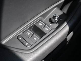 Audi A4 Audi A4 Avant 35 TFSI Sport S line edition I Navi I Half-leder I Keyless - afbeelding nr 13