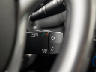 Renault Clio (NAVIGATIE, CRUISE, GETINT GLAS, SPORTSTOELEN, LM VELGEN, TREKHAAK, PARKEERSENSOREN, NIEUWE APK, NIEUWSTAAT) - afbeelding nr 21