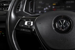 Volkswagen T-Roc Volkswagen T-Roc 2.0 TSI 190 PK 4Motion Sport - Automaat | Dig. Cockpit | Cruise Control | Stoelverw. | PDC | NAV + App. Connect | ECC | Afn. Trekhaak | LM 17