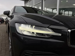 Volvo V60 Volvo V60 2.0 T6 Twin Engine AWD Momentum Pro | 340 PK | Stoelverwarming | Cruise Control | Achteruitrijcamera | Apple Carplay | Navi | Botspreventie | - afbeelding nr 30