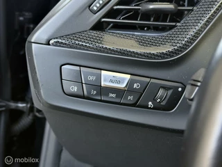 BMW 1 Serie BMW 1-serie M135i xDrive |Pano |HUD |H&K |Sfeer |Stuurverw. - afbeelding nr 26
