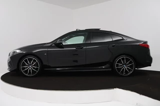 BMW 2 Serie BMW 2-serie Gran Coupé 218i Executive Edition (PANORAMADAK, ACHTERUITRIJCAMERA, PARKEERSENSOREN, STOELVERWARMING, AUTOMAAT) - afbeelding nr 2