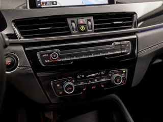 BMW X1 BMW X1 xDrive25e Sportline 221Pk Automaat (GROOT NAVI, DEALER ONDERHOUDEN, SFEERVERLICHTING, CLIMATE, LEDER, STOELVERWARMING, SPORTSTOELEN, GETINT GLAS, ELEK ACHTERKLEP, NIEUWE APK, NIEUWSTAAT) - afbeelding nr 9