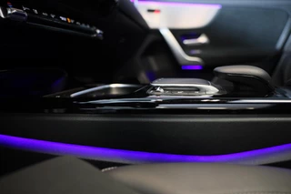 Mercedes-Benz A-Klasse Mercedes-Benz A-klasse 250 e AMG 45 Look / AUT / Digital Cockpit / Cruise Control / Sfeerverlichting / Camera / Pano / 19 Inch - afbeelding nr 22