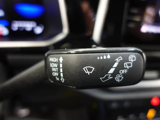 Volkswagen T-Roc Volkswagen T-Roc 1.0 TSI R-Line Business Airco Navi Carplay PDC VA Massage Full LED Adaptive Cruise Control Ambiente verlichting - afbeelding nr 17