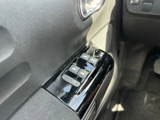 Citroën C3 Citroen C3 1.2 PureTech Shine Navigatie Carplay Cruise Climate Stoelverwarming - afbeelding nr 13