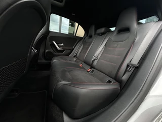 Mercedes-Benz A-Klasse Mercedes-Benz A-Klasse 180 Business Solution AMG | Panoramadak | Trekhaak | Night pakket - afbeelding nr 17