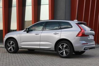 Volvo XC60 Volvo XC60 T6 Recharge AWD Plus Dark | Longe Range | Panoramadak | Parkeercamera | Glossy Black - afbeelding nr 3