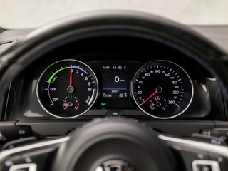 Volkswagen Golf Volkswagen Golf 1.4 TSI GTE Sport 204Pk Automaat (APPLE CARPLAY, NAVIGATIE, CLIMATE, LEDEREN SPORTSTOELEN, PARKEERSENSOREN, GETINT GLAS, CRUISE, NIEUWE APK, NIEUWSTAAT) - afbeelding nr 21
