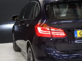 BMW 2 Serie BMW 2 Serie Active Tourer 218i High Executive [TREKHAAK AFNEEMBAAR, GROOT NAVIGATIE, HEAD-UP, HALF LEDER, STOELVERWARMING, PDC ACHTER, CRUISE, CLIMATE, NIEUWSTAAT] - afbeelding nr 22