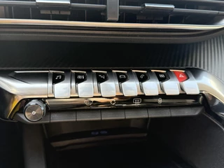 Peugeot 3008 Peugeot 3008 1.2 PureTech Blue Lease Executive Automaat,Navi,Clima,Cruise,Camera,Trekhaak,131pk,Apple Carplay,N.A.P,APK tot 01-2026 - afbeelding nr 20