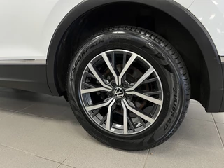 Volkswagen Tiguan Volkswagen Tiguan 1.5 TSI Life Business / 150PK / NAVI / STOEL-STUURVERW. / PDC / 1800KG TREKG. - afbeelding nr 31