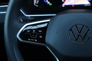 Volkswagen Tiguan Volkswagen Tiguan 1.5 TSI / 2x R-Line / Virtual Cockpit / Camera / Matrix LED / Trekhaak / 20