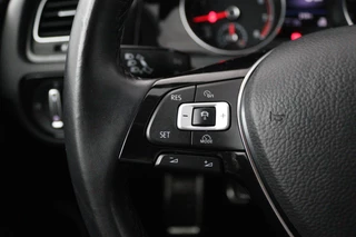 Volkswagen Golf Volkswagen Golf 1.0 TSI Comfortline (PARKEERSENSOREN, CRUISE ADAPTIEF, NAVIGATIE, STOELVERWARMING) - afbeelding nr 17