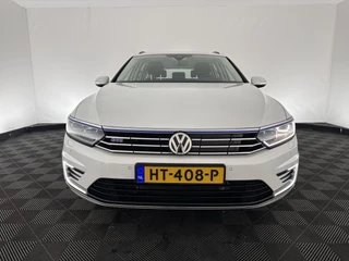 Volkswagen Passat Volkswagen Passat Variant 1.4 TSI GTE Highline Aut. *FULL-LED | ADAPTIVE-CRUISE | ERGONOMIC-SPORTSEATS | KEYLESS | NAVI-FULLMAP | ECC | PARKPILOT | HEATED-SEATS | SHIFT-PADDLES | AMBIENT-LIGHT | TOWBAR | 17''ALU* - afbeelding nr 2