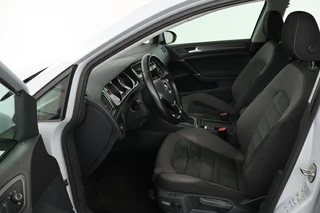 Volkswagen Golf Volkswagen Golf 1.0 TSI Comfortline | Trekhaak | Stoelverwarming |  Massage | Climate control | PDC | Cruise control - afbeelding nr 4