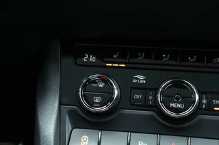 Škoda Karoq Skoda Karoq 1.5 TSI / 150 PK / DSG / Sportline / Black Edition / Panorama / Virtual Cockpit / Camera / Cruise Control / Trekhaak / 18